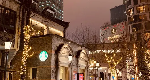 中成智谷创意园老铁轨夜景，成套火车站旧址周末灵魂社交摄影指南推荐